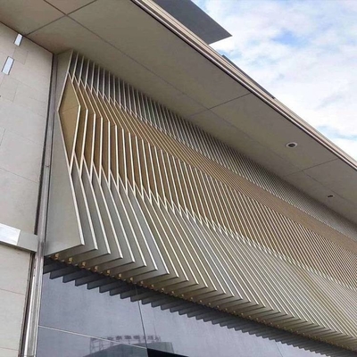 La facciata esteriore del deflettore triangolare riveste densamente 4000mm di pannelli di alluminio 2.85mm