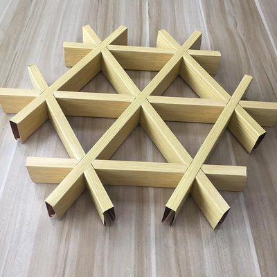 Piastrelle di soffitto in metallo triangolare a cella aperta