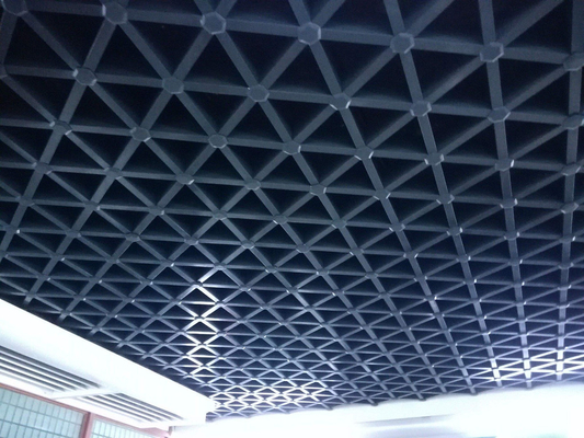 Il soffitto aperto triangolare del metallo delle cellule piastrella il soffitto di alluminio perforato della griglia del metallo