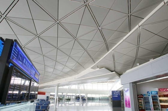 il soffitto triangolare del metallo di 1mm piastrella ISO9001 di alluminio perforato
