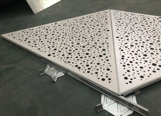 Soffitto di alluminio perforato ISO9001 del metallo per il progetto dell'aeroporto