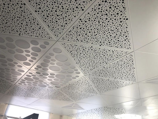 soffitto triangolare in metallo di alluminio perforato ISO9001 per il progetto aeroportuale