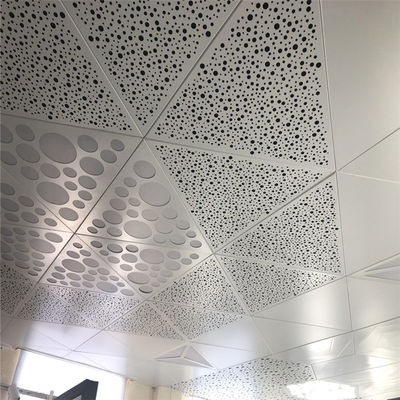 Vendita calda 1200X1200X1200 Soffitto in metallo di alluminio Pannello triangolare a clip in alluminio