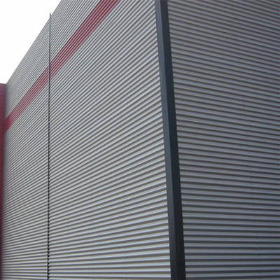 La parete esterna 800x800 ha ondulato i fori grigi d'argento dei pannelli di alluminio 8mm
