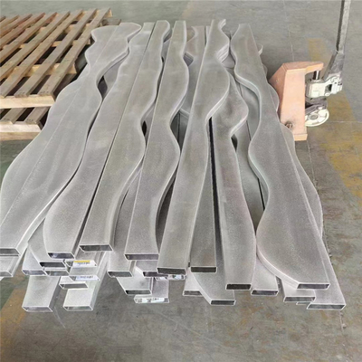 Soffitti di alluminio di Wave del deflettore di progettazione del lavoro in metallo acustico del soffitto