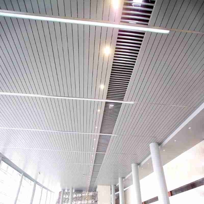Spolverizzi il soffitto di alluminio sospeso ricoprente del metallo confondono a forma di U
