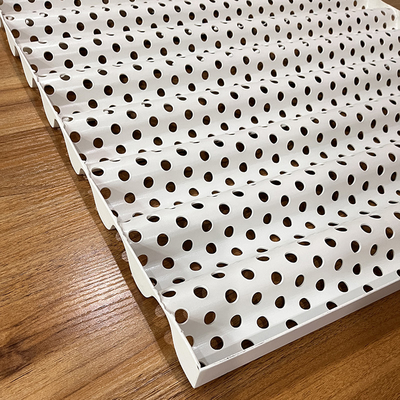 Pannello ondulato di alluminio della sinusoide 600x630x2.0mm con perforazione del diametro 10mm