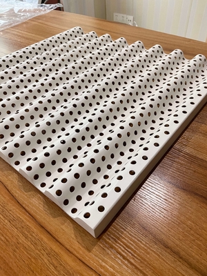 Pannello ondulato di alluminio della sinusoide 600x630x2.0mm con perforazione del diametro 10mm