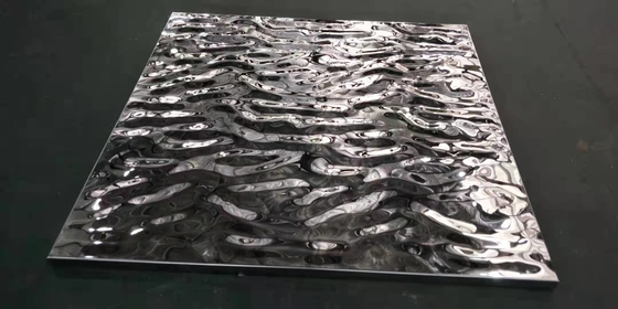 il soffitto di alluminio del metallo di 30mm ha galvanizzato il gancio d'acciaio dell'ondulazione dell'acqua sul soffitto 600*1320mm