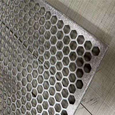 pannello di alluminio della facciata perforata esagonale del metallo di 600X600mm per la costruzione del rivestimento