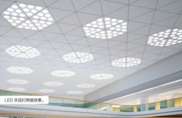 Alluminio triangolare Clip-nel soffitto per la decorazione della parete di Convention Center