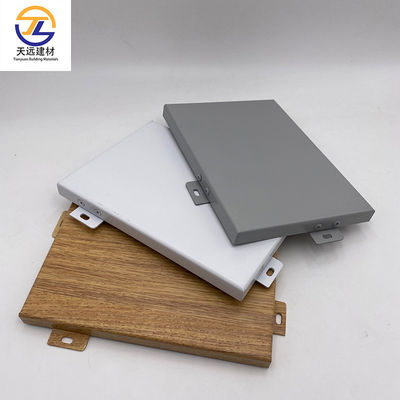 Clip sospeso decorativo in piastrelle di metallo a soffitto Acustico impermeabile 600mm*600mm